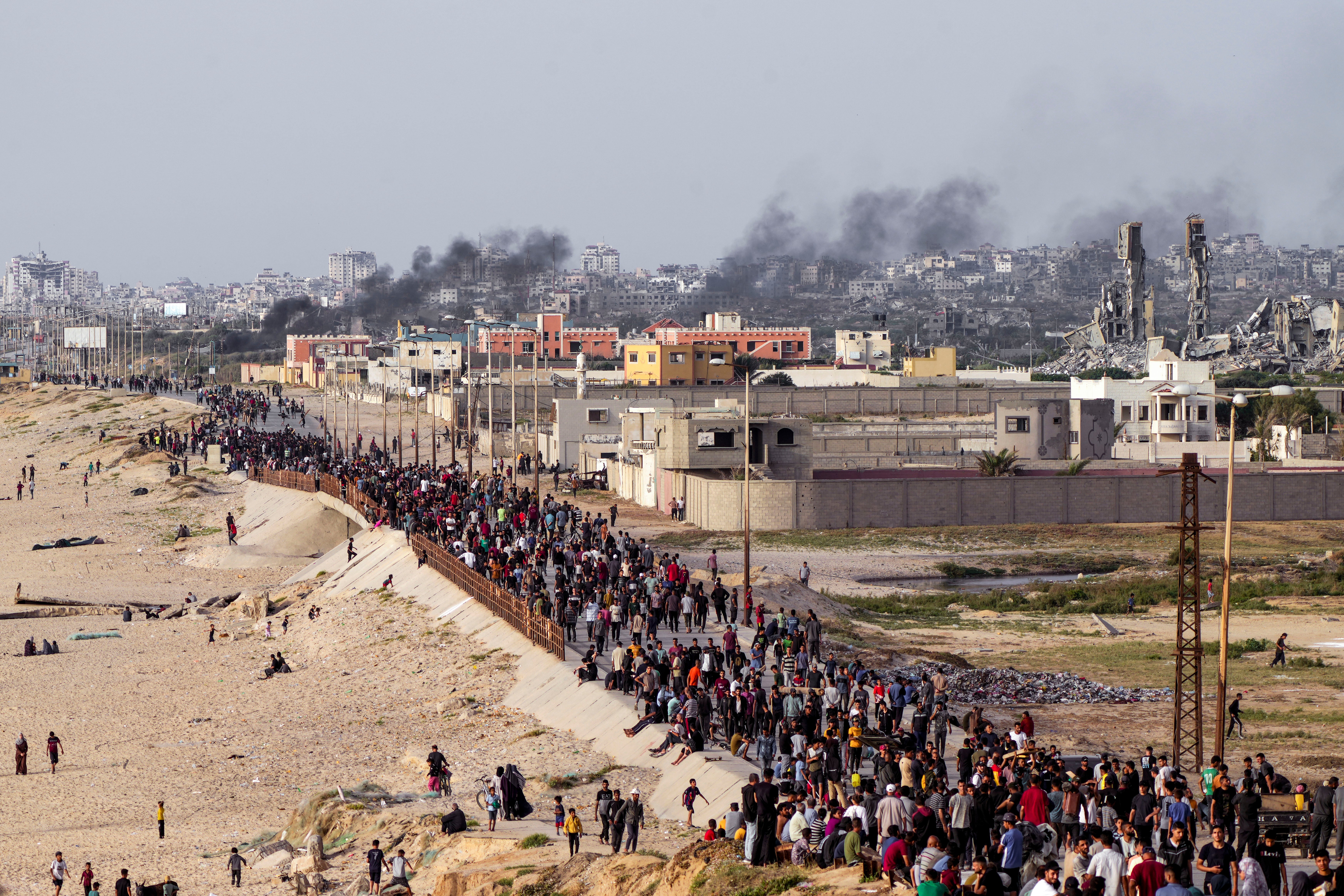 Palestinians await help trucks to cross in main Gaza Strip on Sunday amidst prevalent starvation in the enclave